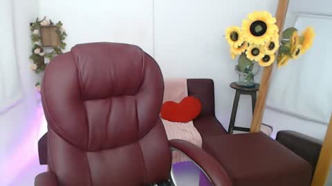 Snapshot of rebeca_milf chatting on 06/12/26, 03:00 REBECA online show from 06/12/26, 03:00