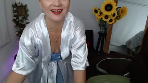 Snapshot of rebeca_milf chatting on 07/04/26, 02:45 REBECA online show from 07/04/26, 02:45