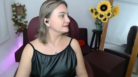 Snapshot of rebeca_milf chatting on 07/05/26, 01:29 REBECA online show from 07/05/26, 01:29