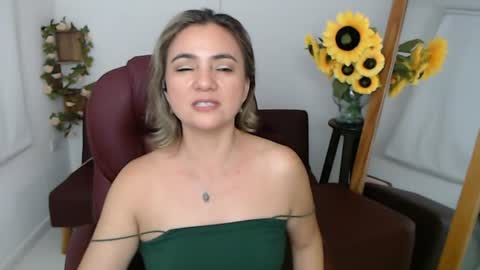 Snapshot of rebeca_milf chatting on 07/14/26, 12:46 REBECA online show from 07/14/26, 12:46
