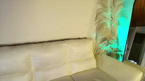 Rebeca Williams online show from 02/04/25, 02:07