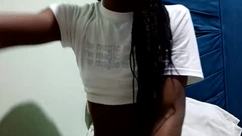 Tu mami Rebecca online show from 05/17/26, 02:53