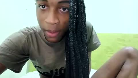 Tu mami Rebecca online show from 05/19/26, 01:50