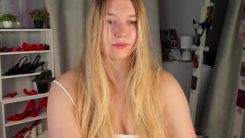 Snapshot of rebecca_____ chatting on 10/13/25, 01:38 rebecca_____ online show from 10/13/25, 01:38
