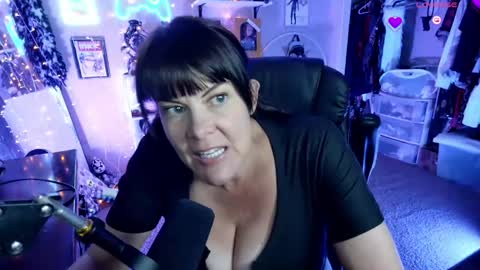 Snapshot of rebeccalovexxx chatting on 05/28/26, 09:45 Rebecca Love online show from 05/28/26, 09:45