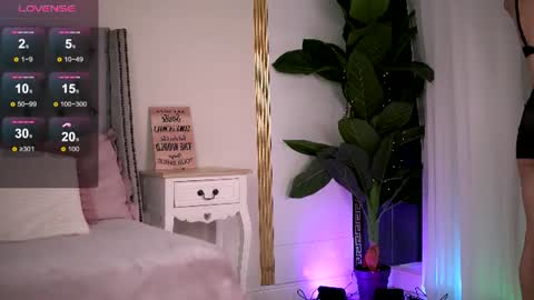 Snapshot of rebeccarese chatting on 06/10/26, 08:24 Rebecca online show from 06/10/26, 08:24