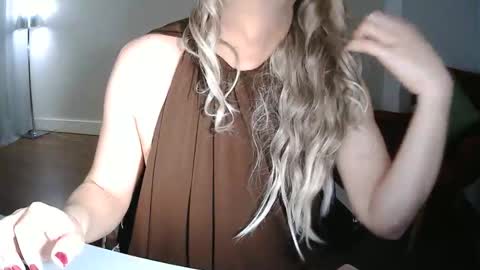 Snapshot of rebeccasoftly chatting on 01/15/26, 06:55 Nadiahorny online show from 01/15/26, 06:55