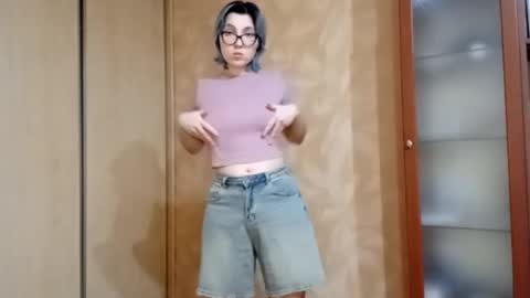 Snapshot of rebeckaaspinwall chatting on 02/04/26, 03:29 Zoe online show from 02/04/26, 03:29