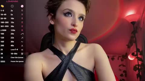 Snapshot of rebegoldnoir chatting on 04/25/26, 05:32 Mistress Rebecca online show from 04/25/26, 05:32