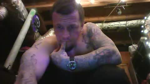 Snapshot of recka810 chatting on 02/22/25, 09:56 recka810 online show from 02/22/25, 09:56