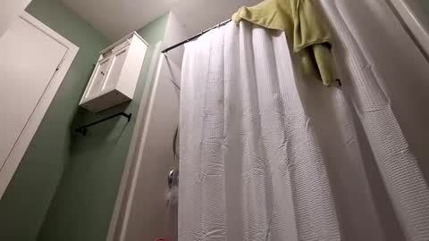 Snapshot of recka810 chatting on 10/24/25, 09:33 recka810 online show from 10/24/25, 09:33