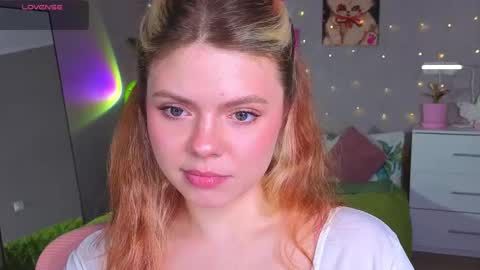 Snapshot of red__candy chatting on 05/15/26, 02:02 red__candy online show from 05/15/26, 02:02