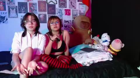 Snapshot of red_cherry2 chatting on 06/19/26, 07:34 red_cherry2 online show from 06/19/26, 07:34