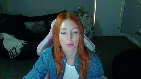 Snapshot of red_firesquirt chatting on 12/19/24, 02:35 Red - online show from 12/19/24, 02:35