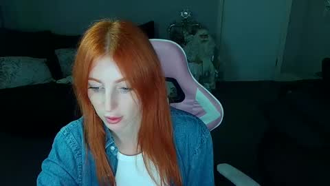 Snapshot of red_firesquirt chatting on 12/24/24, 01:06 Red - online show from 12/24/24, 01:06