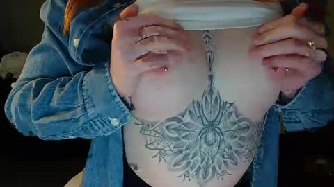 Snapshot of red_firesquirt chatting on 01/13/25, 12:02 Red - online show from 01/13/25, 12:02