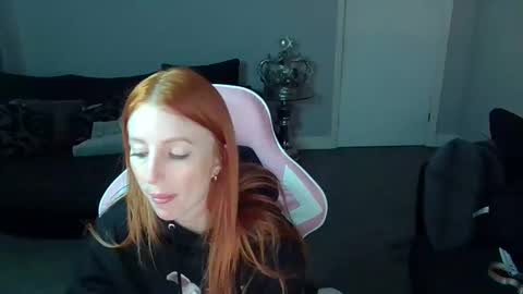 Snapshot of red_firesquirt chatting on 03/05/25, 09:48 Red - online show from 03/05/25, 09:48