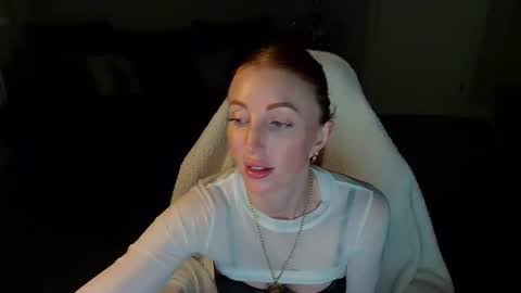 Snapshot of red_firesquirt chatting on 11/05/25, 03:45 Red - online show from 11/05/25, 03:45