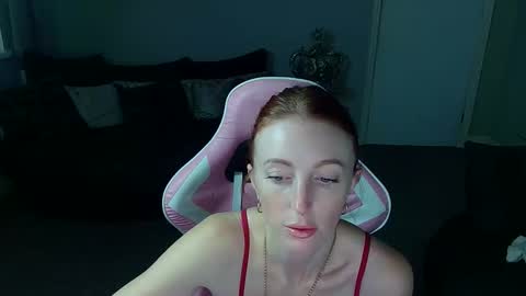 Snapshot of red_firesquirt chatting on 11/17/25, 02:45 Red - online show from 11/17/25, 02:45