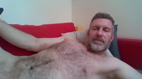 Snapshot of redandbluecloud chatting on 12/21/24, 12:16 Red online show from 12/21/24, 12:16