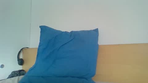 Snapshot of redandbluecloud chatting on 11/18/25, 10:41 Red online show from 11/18/25, 10:41