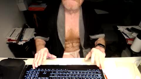 Red online show from 04/30/26, 06:03