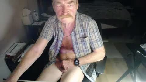 Snapshot of redbare12007 chatting on 07/11/26, 11:28 Red online show from 07/11/26, 11:28