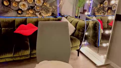 Snapshot of reddoll_ chatting on 09/24/25, 11:08 Lily online show from 09/24/25, 11:08