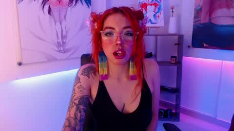 Snapshot of redgirrl_77 chatting on 06/05/26, 12:00 Mere online show from 06/05/26, 12:00