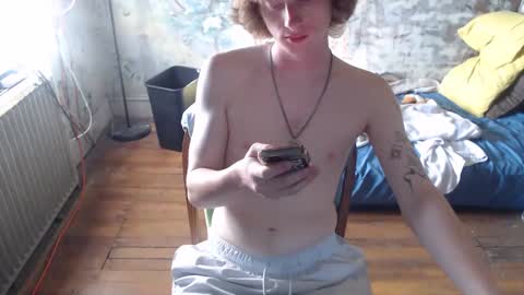 Snapshot of redhead6inch chatting on 09/15/25, 01:00 RedHead6Inch online show from 09/15/25, 01:00