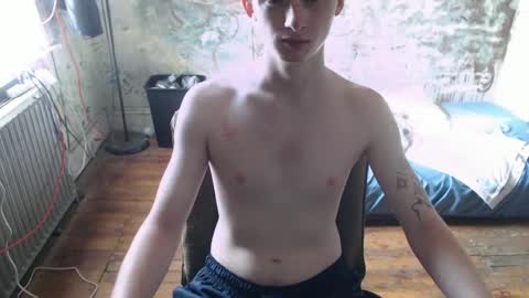 Snapshot of redhead6inch chatting on 09/23/25, 01:58 RedHead6Inch online show from 09/23/25, 01:58