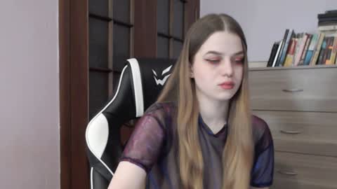 Snapshot of redhead_rabbit chatting on 12/03/24, 02:36 Lily online show from 12/03/24, 02:36