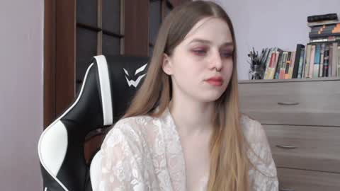 Snapshot of redhead_rabbit chatting on 12/27/24, 06:14 Lily online show from 12/27/24, 06:14