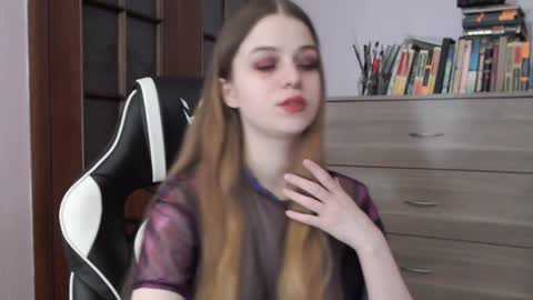 Snapshot of redhead_rabbit chatting on 12/30/24, 03:14 Lily online show from 12/30/24, 03:14