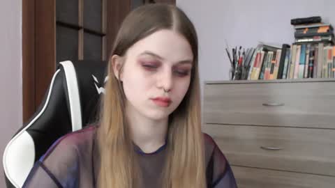 Snapshot of redhead_rabbit chatting on 12/30/24, 06:20 Lily online show from 12/30/24, 06:20