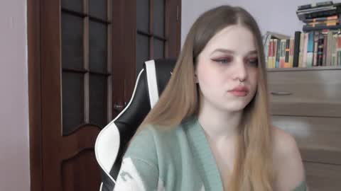 Snapshot of redhead_rabbit chatting on 01/17/25, 02:29 Lily online show from 01/17/25, 02:29
