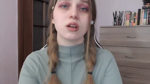 Snapshot of redhead_rabbit chatting on 01/26/25, 03:38 Lily online show from 01/26/25, 03:38
