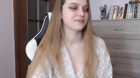 Snapshot of redhead_rabbit chatting on 02/03/25, 05:18 Lily online show from 02/03/25, 05:18