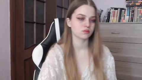 Snapshot of redhead_rabbit chatting on 02/26/25, 02:37 Lily online show from 02/26/25, 02:37