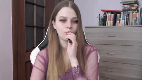 Snapshot of redhead_rabbit chatting on 03/08/25, 02:34 Lily online show from 03/08/25, 02:34