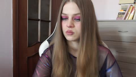 Snapshot of redhead_rabbit chatting on 09/17/25, 02:46 Lily online show from 09/17/25, 02:46