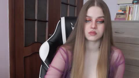 Snapshot of redhead_rabbit chatting on 09/20/25, 02:23 Lily online show from 09/20/25, 02:23