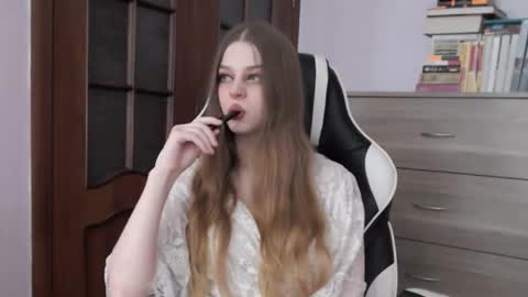 Snapshot of redhead_rabbit chatting on 09/23/25, 02:03 Lily online show from 09/23/25, 02:03