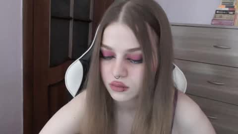 Snapshot of redhead_rabbit chatting on 09/29/25, 03:11 Lily online show from 09/29/25, 03:11