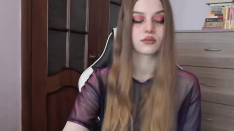 Snapshot of redhead_rabbit chatting on 09/30/25, 02:16 Lily online show from 09/30/25, 02:16