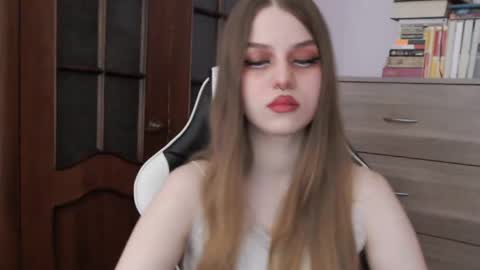 Snapshot of redhead_rabbit chatting on 10/02/25, 01:56 Lily online show from 10/02/25, 01:56