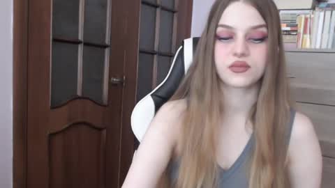 Snapshot of redhead_rabbit chatting on 10/15/25, 02:22 Lily online show from 10/15/25, 02:22