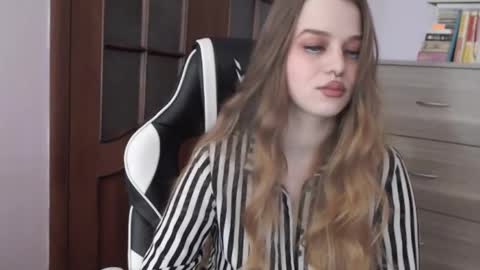 Snapshot of redhead_rabbit chatting on 10/24/25, 02:08 Lily online show from 10/24/25, 02:08