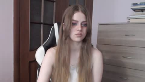 Lily online show from 06/12/26, 02:54