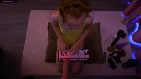 Snapshot of redhead_shark chatting on 04/29/26, 12:31 Redhead Shark online show from 04/29/26, 12:31